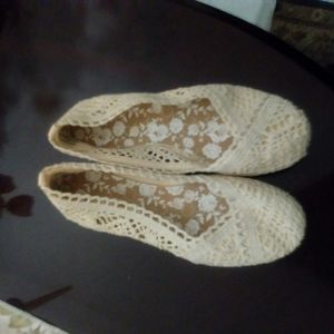 Cruschet style shoes. Flats brand new.
